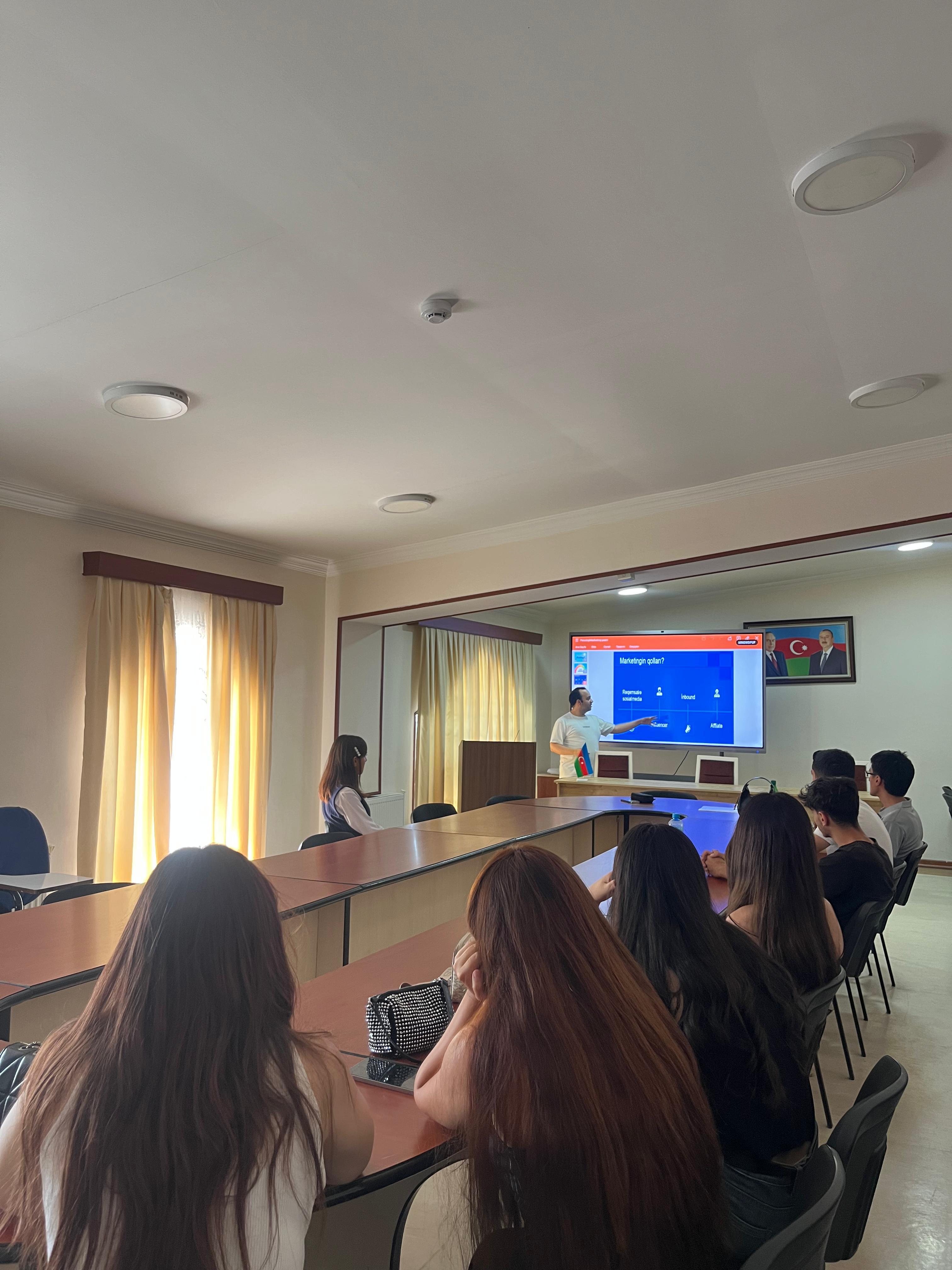 Naxçıvan KOB İnkişaf Mərkəzi (KOBİM) tərəfindən "Marketinqdə psixologiya" mövzusunda maarifləndirici təlim keçirilib